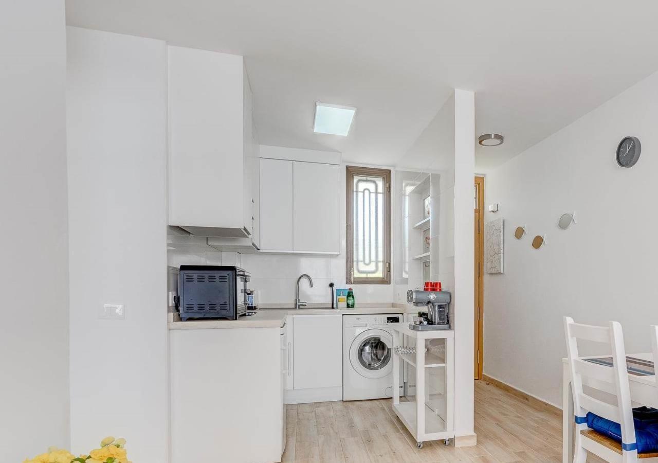 Stylish Flat And Pool With 3 Rooms, Sleeps 6, Los Cristianos ลอส กริสเตียนอส ภายนอก รูปภาพ